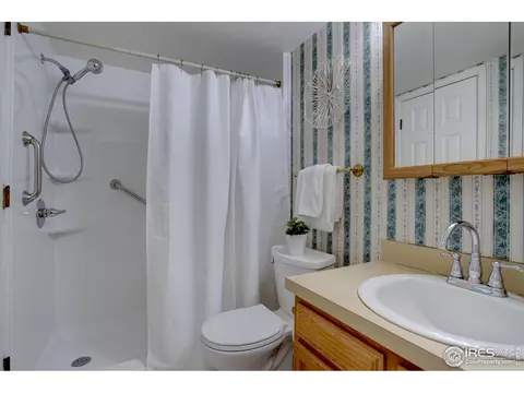 Bath - 12685 E Pacific Cir #E, Aurora, CO 80014 photo 1 of 1