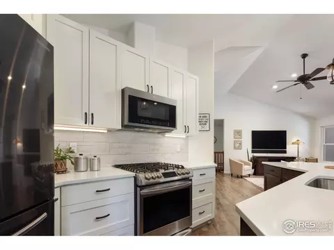 Kitchen - 187 Wichita Rd, Lyons, CO 80540 photo 4 of 6