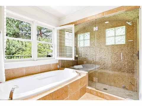 Bath - 820 6th St, Boulder, CO 80302 photo 3 of 4