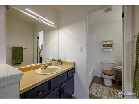Bath - 3295 34th St #68, Boulder, CO 80301 photo 1 of 3