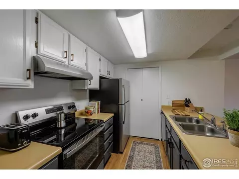 Kitchen - 3295 34th St #68, Boulder, CO 80301 photo 2 of 3