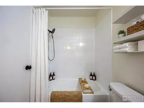 Bath - 3295 34th St #68, Boulder, CO 80301 photo 2 of 3