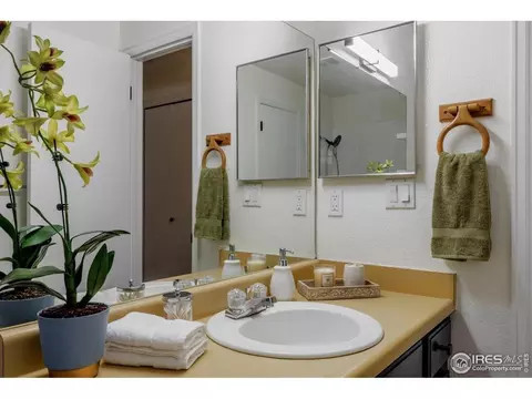 Bath - 3295 34th St #68, Boulder, CO 80301 photo 3 of 3