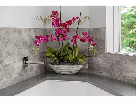 Bath - 3945 Promontory Ct, Boulder, CO 80304 photo 2 of 4