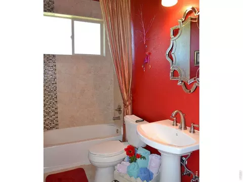 Bath - 2078 Vineyard Dr, Windsor, CO 80550 photo 2 of 2