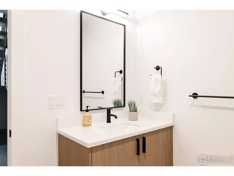 Bath - 2595 Glenwood Dr, Boulder, CO 80304 photo 10 of 10