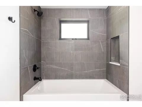 Bath - 2595 Glenwood Dr, Boulder, CO 80304 photo 7 of 10