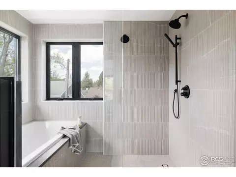 Bath - 2595 Glenwood Dr, Boulder, CO 80304 photo 3 of 10