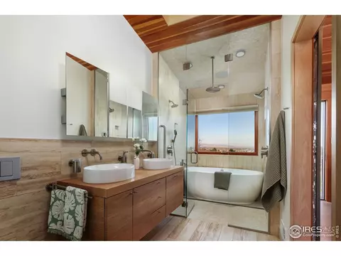 Bath - 2235 Vassar Dr, Boulder, CO 80305 photo 2 of 5