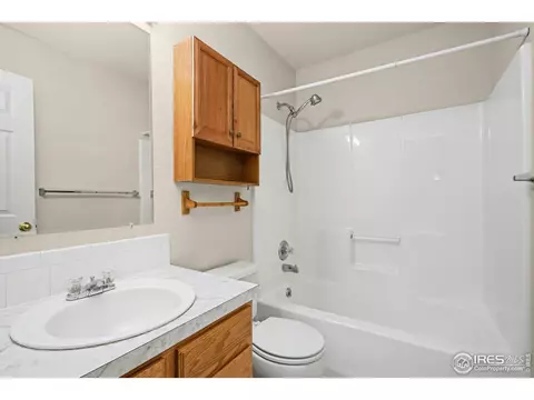 Bath - 1507 Stonewood Ct, Windsor, CO 80550 photo 2 of 4