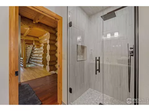 Bath - 95 Choctaw Rd, Lyons, CO 80540 photo 2 of 5