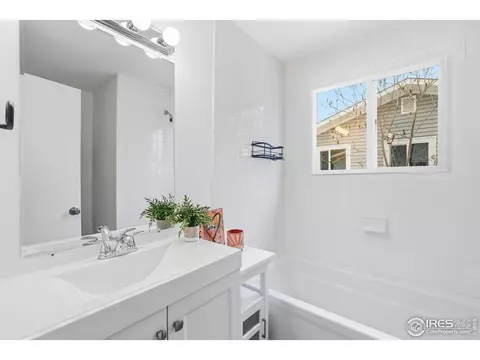 Bath - 4559 Beachcomber Ct, Boulder, CO 80301 photo 2 of 2