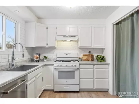 Kitchen - 4559 Beachcomber Ct, Boulder, CO 80301 photo 2 of 2