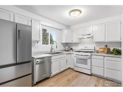 Kitchen - 4559 Beachcomber Ct, Boulder, CO 80301 photo 1 of 2