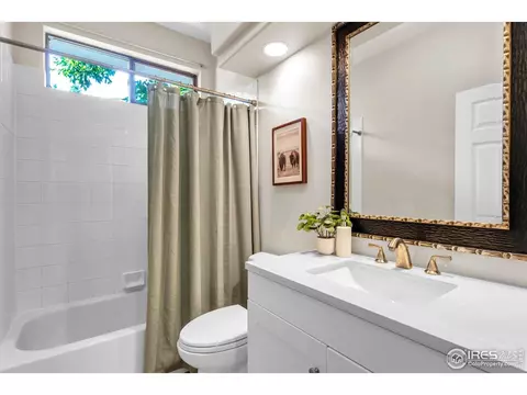 Bath - 5900 Brandywine Ct, Boulder, CO 80301 photo 4 of 5