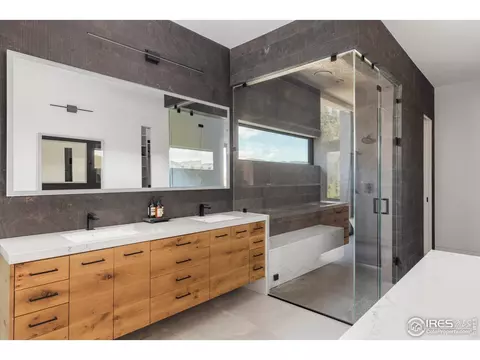 Bath - 1151 Timber Ln, Boulder, CO 80304 photo 2 of 3