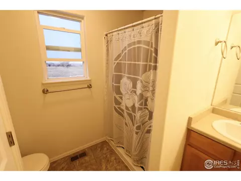 Bath - 542 Cherryridge Dr, Windsor, CO 80550 photo 1 of 5