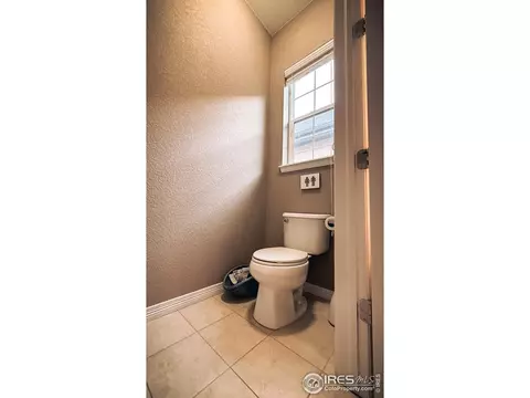Bath - 2083 Vineyard Dr, Windsor, CO 80550 photo 2 of 8