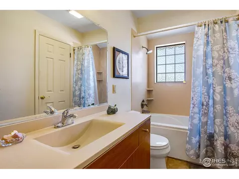 Bath - 3755 Silver Plume Ln, Boulder, CO 80305 photo 1 of 2