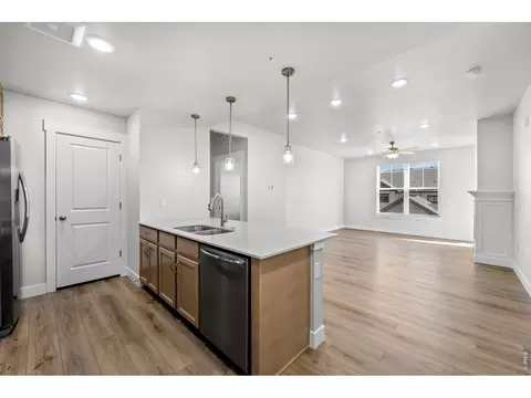 265 High Point Dr #E-205, Longmont, CO 80504