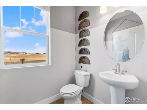 Bath - 250 Sugar Beet Ln, Berthoud, CO 80513 photo 2 of 4