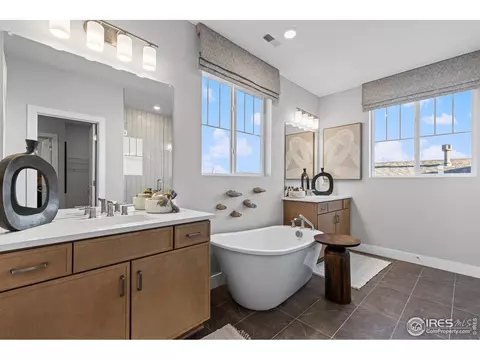 Bath - 250 Sugar Beet Ln, Berthoud, CO 80513 photo 1 of 4
