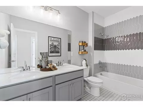 Bath - 250 Sugar Beet Ln, Berthoud, CO 80513 photo 3 of 4
