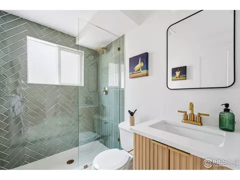 Bath - 2830 Duke Cir, Boulder, CO 80305 photo 2 of 5