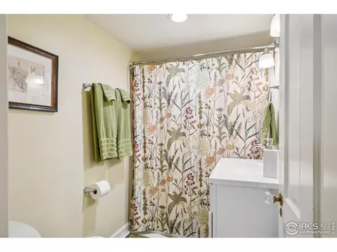 Bath - 839 13th St, Boulder, CO 80302 photo 3 of 4