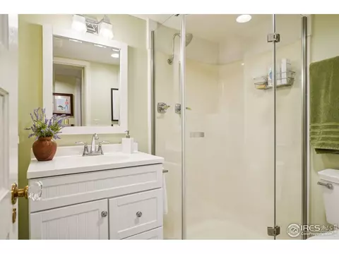 Bath - 839 13th St, Boulder, CO 80302 photo 4 of 4