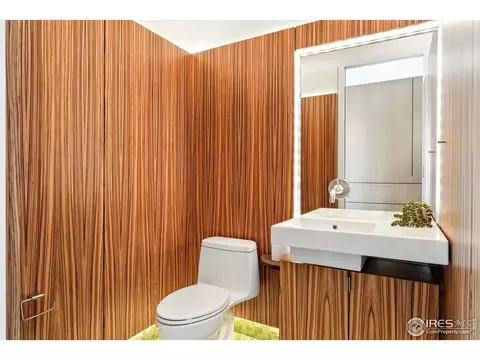 Bath - 1360 Walnut St #401, Boulder, CO 80302 photo 1 of 4