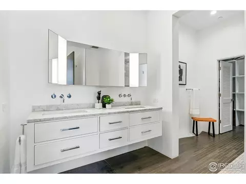 Bath - 1360 Walnut St #401, Boulder, CO 80302 photo 2 of 4
