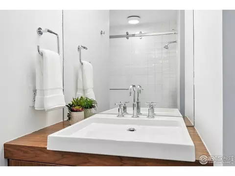 Bath - 1360 Walnut St #401, Boulder, CO 80302 photo 3 of 4