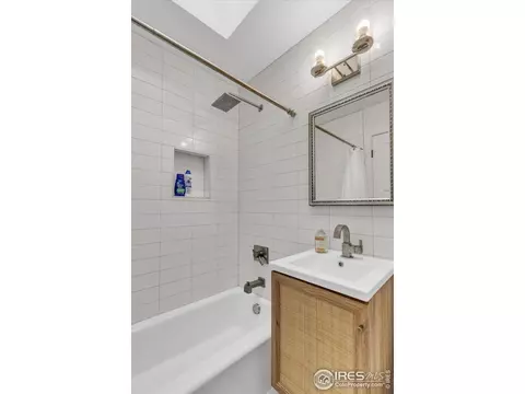 Bath - 210 S 39th St, Boulder, CO 80305 photo 3 of 3
