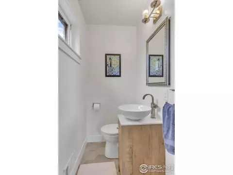 Bath - 210 S 39th St, Boulder, CO 80305 photo 2 of 3