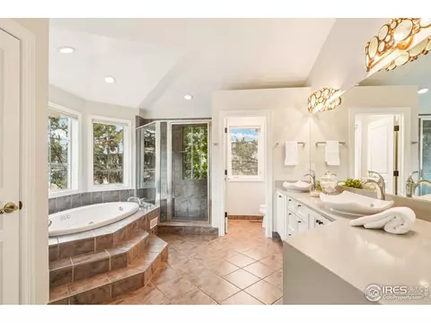 Bath - 4818 6th St, Boulder, CO 80304 photo 4 of 7