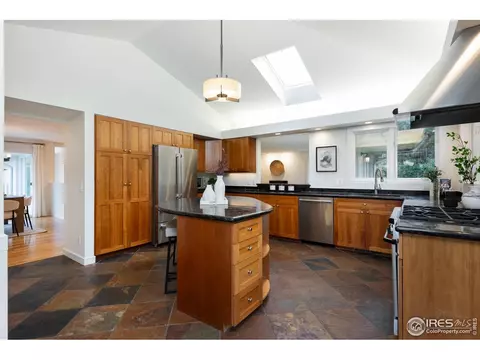 Kitchen - 2585 Kohler Dr, Boulder, CO 80305 photo 4 of 5