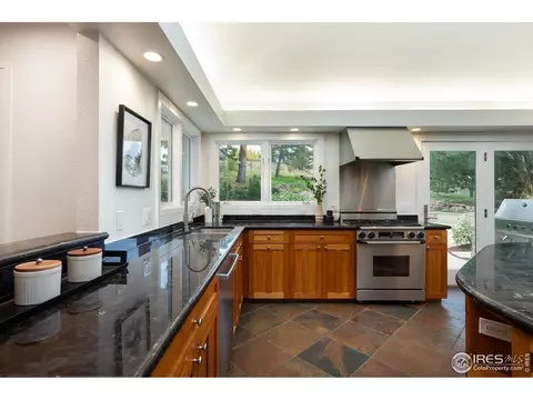 Kitchen - 2585 Kohler Dr, Boulder, CO 80305 photo 2 of 5