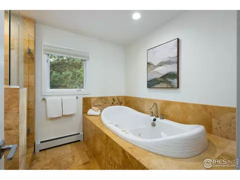 Bath - 2585 Kohler Dr, Boulder, CO 80305 photo 2 of 4