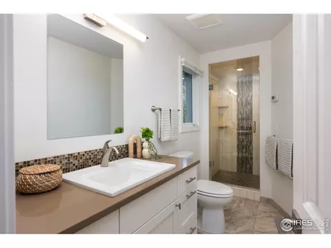 Bath - 2585 Kohler Dr, Boulder, CO 80305 photo 4 of 4
