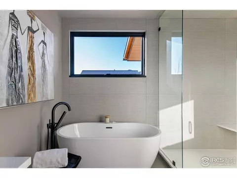 Bath - 2586 3rd St, Boulder, CO 80304 photo 2 of 8
