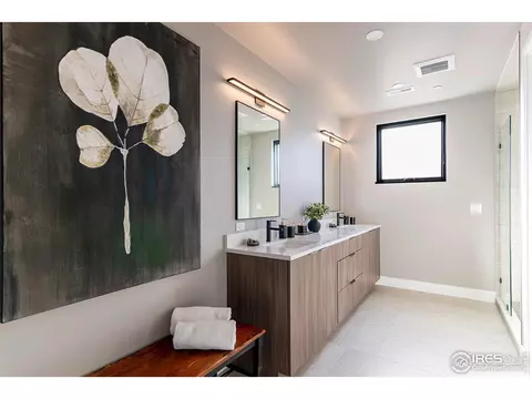 Bath - 2586 3rd St, Boulder, CO 80304 photo 5 of 8