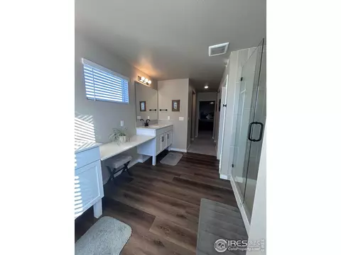 Bath - 1202 Coyote Ln, Wiggins, CO 80654 photo 3 of 5