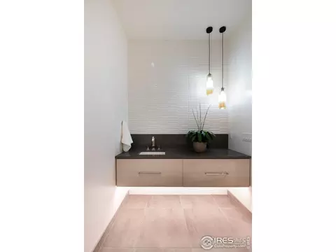 Bath - 640 Iris Ave, Boulder, CO 80304 photo 6 of 6