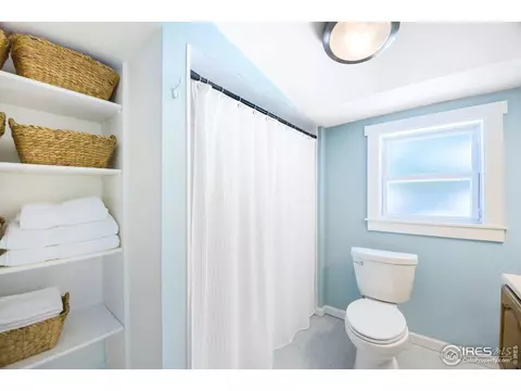 Bath - 927 5th St, Berthoud, CO 80513 photo 1 of 2
