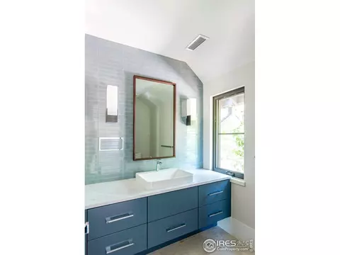 Bath - 3621 21st St, Boulder, CO 80304 photo 4 of 5