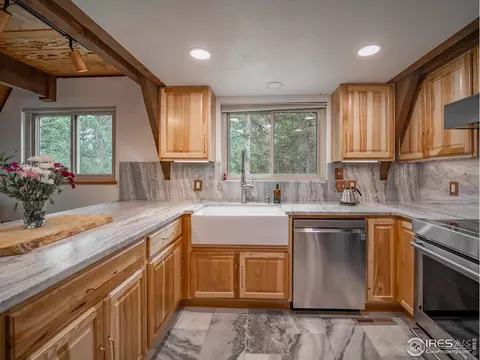 Kitchen - 208 Wild Tiger Rd, Boulder, CO 80302 photo 3 of 3