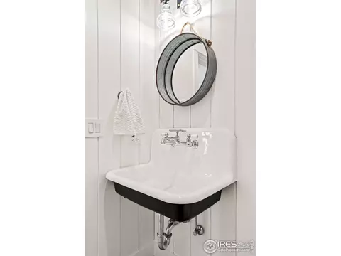 Bath - 1505 Oak Ave, Boulder, CO 80304 photo 3 of 9