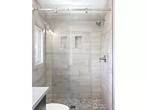 Bath - 1505 Oak Ave, Boulder, CO 80304 photo 2 of 9