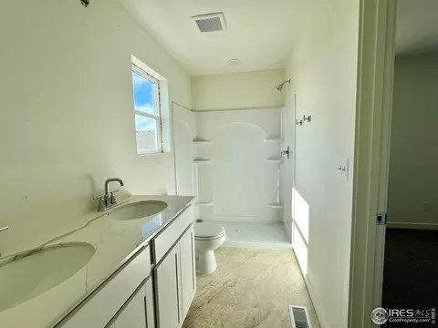 Bath - 601 85th Ave Ct, Greeley, CO 80634 photo 2 of 3